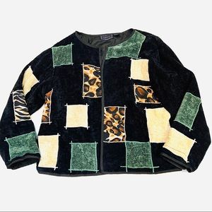 Casual Designs womens Jacket.   Vintage. Black Velvet w/ Patches. Sz M